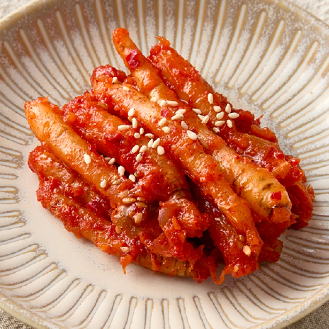 새콤달콤 국산 생더덕 65% 듬뿍 아삭한 더덕무침 500g