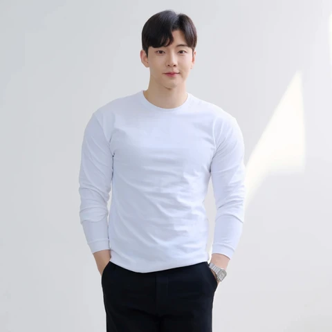 어깨넓어보이는 남자 머슬핏 긴팔 라운드 티셔츠