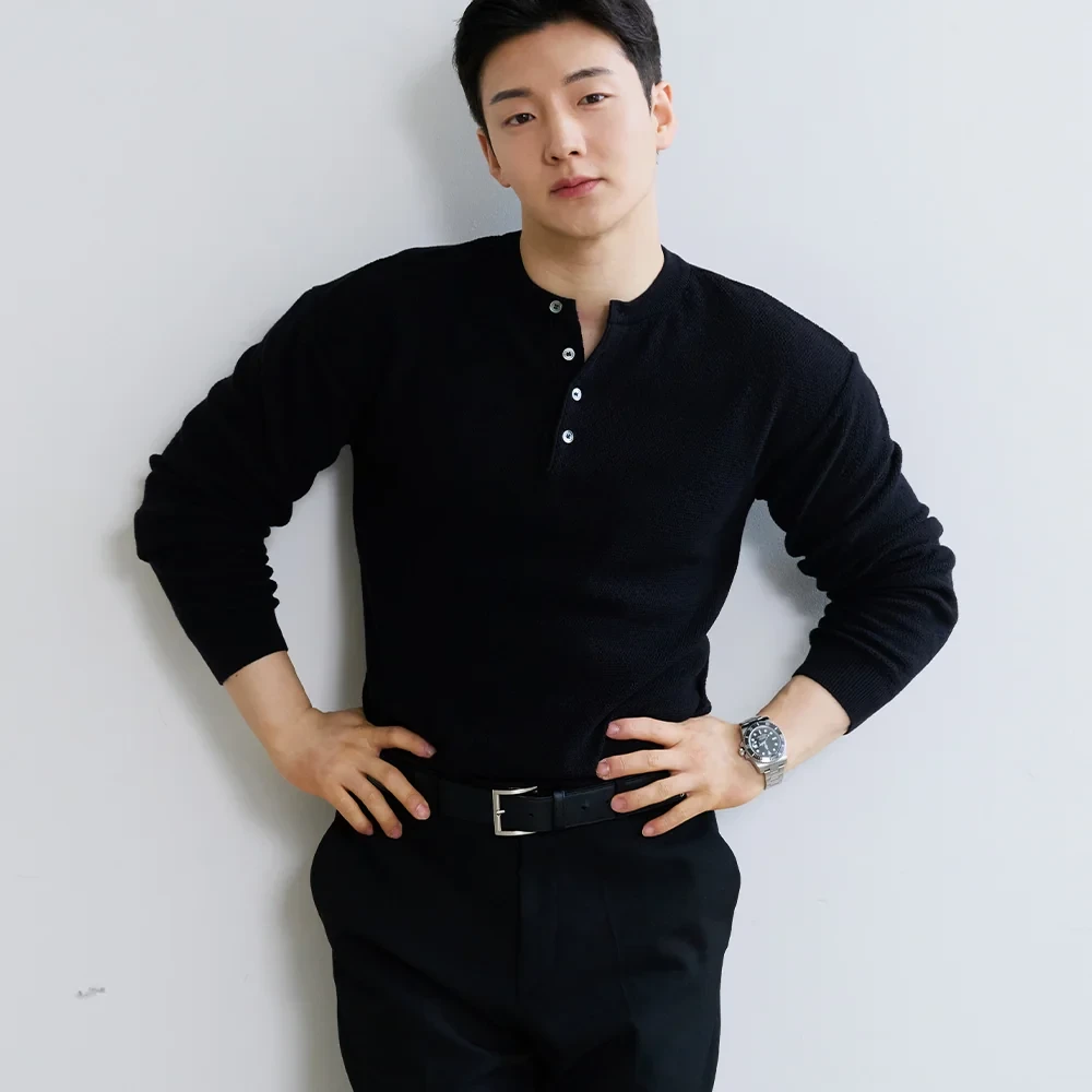 머슬핏 어깨넓어보이는 헨리넥 카라 니트 긴팔